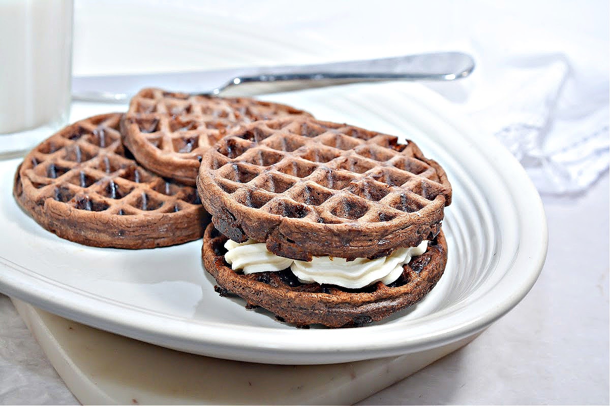 Oreo chaffles - Only 2 Net Carbs Per Chaffle