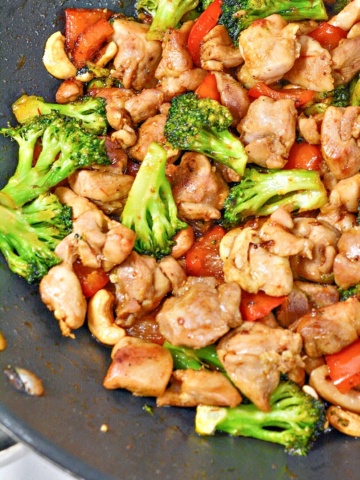 Low-Carb Honey Cashew Chicken With Broccoli