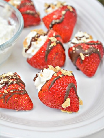 Keto Cheesecake Stuffed Strawberries