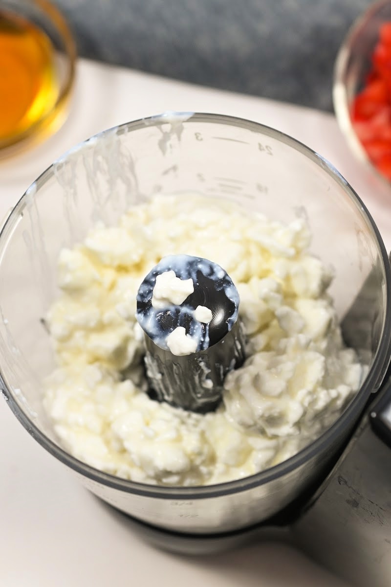 Cottage cheese mixture in a blender