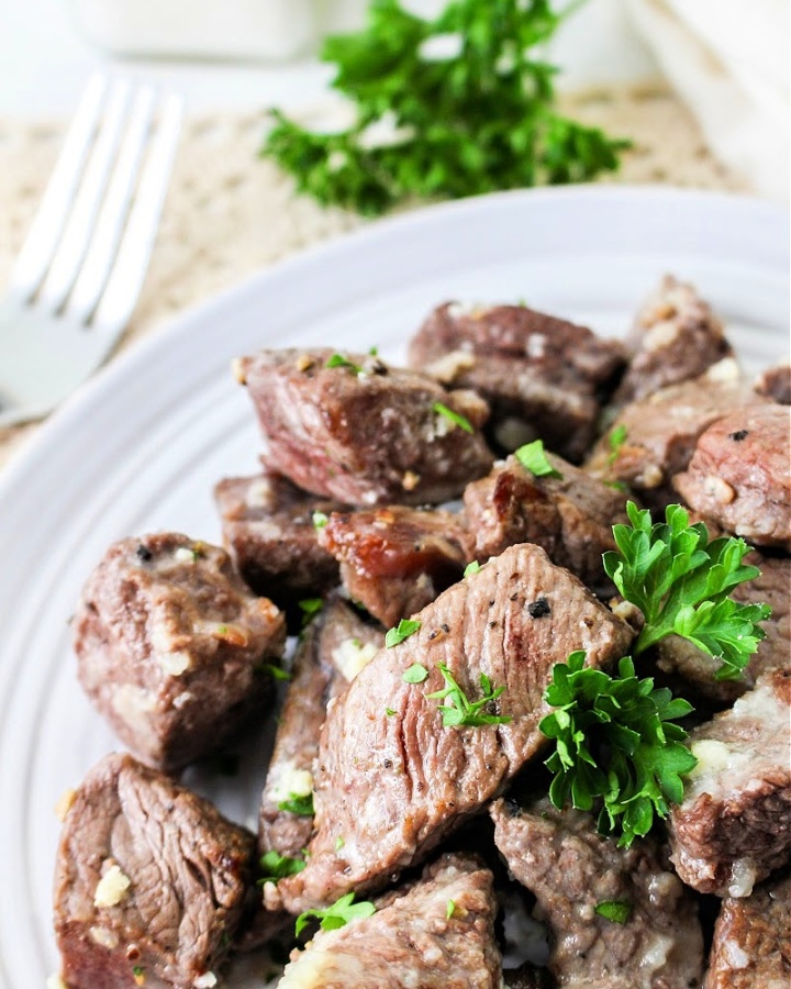 Low-Carb Garlic Butter Steak Bites